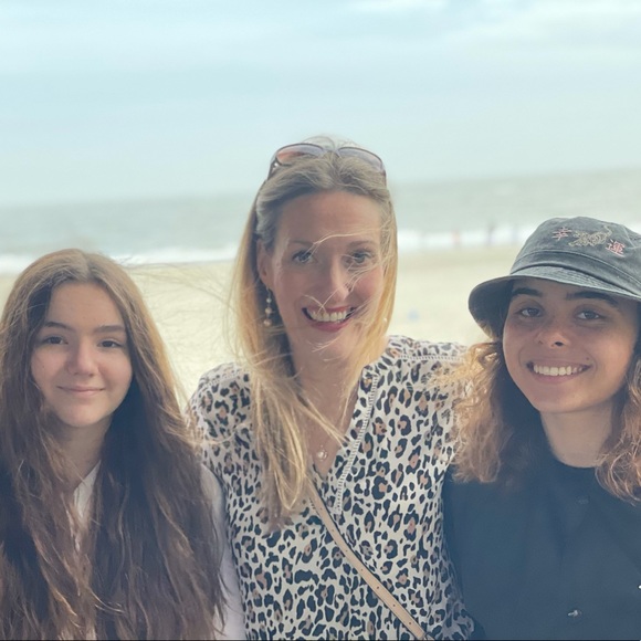 Meet your Posher, Heather - Picture 2 of 2